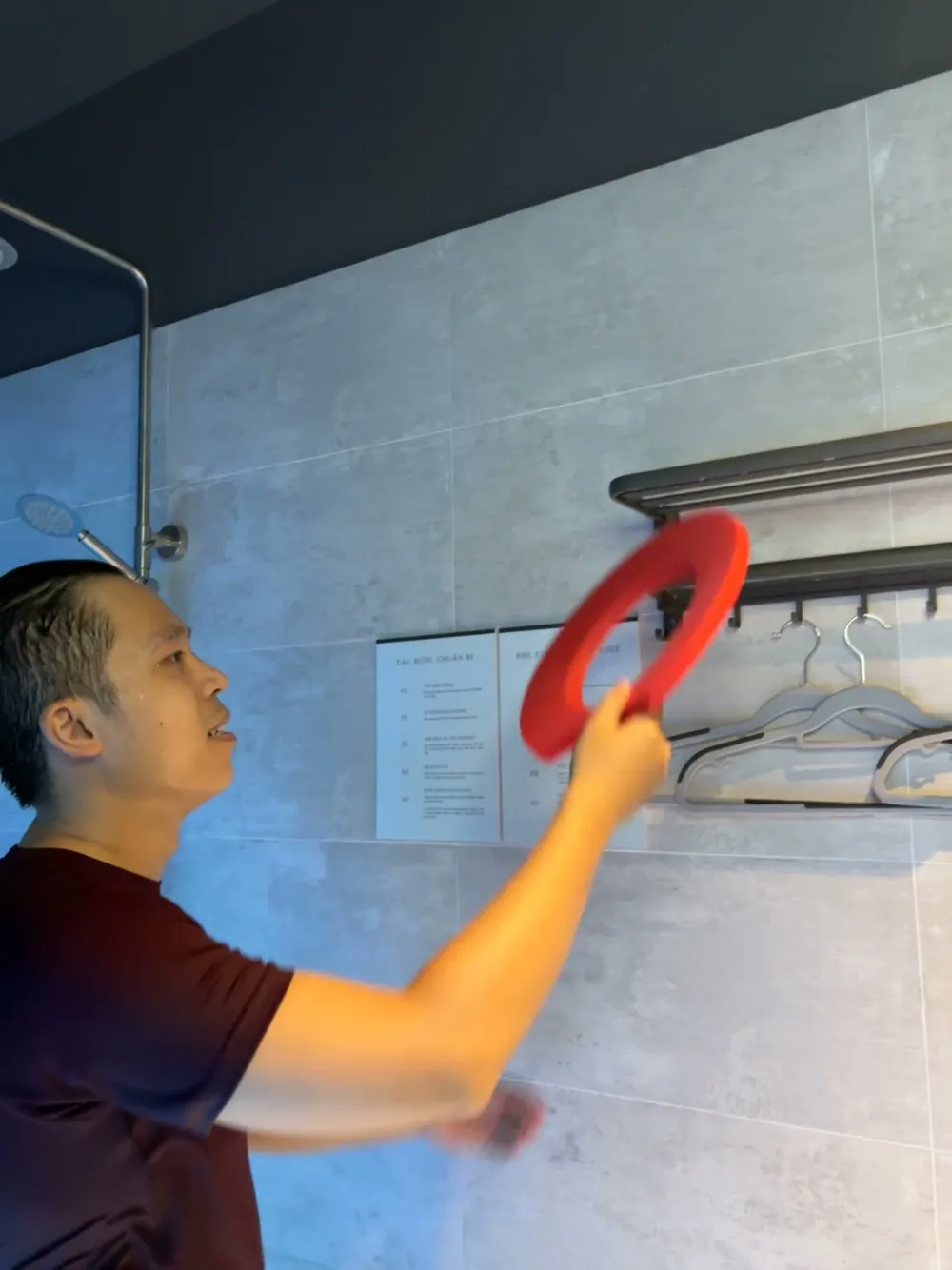 Gối đỡ cổ Halo dùng khi Thiền Nổi – The Halo neck pillow used while floating